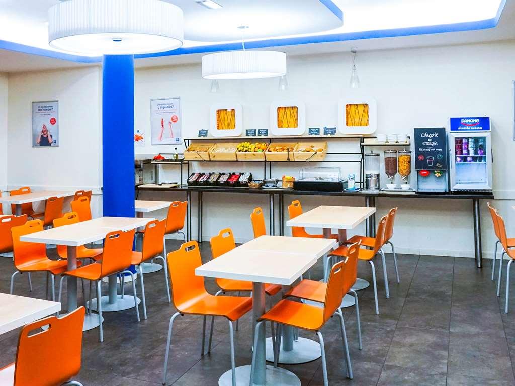 Ibis Budget Girona Costa Brava Ресторант снимка