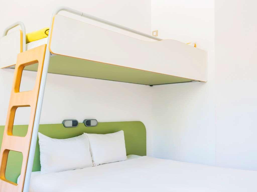 Ibis Budget Girona Costa Brava Стая снимка