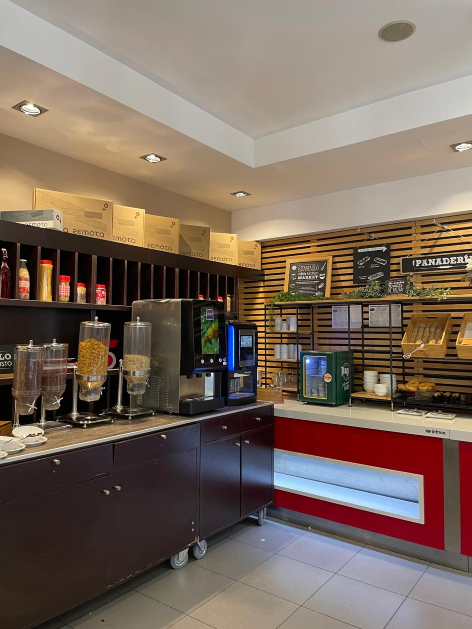 Ibis Budget Girona Costa Brava Екстериор снимка
