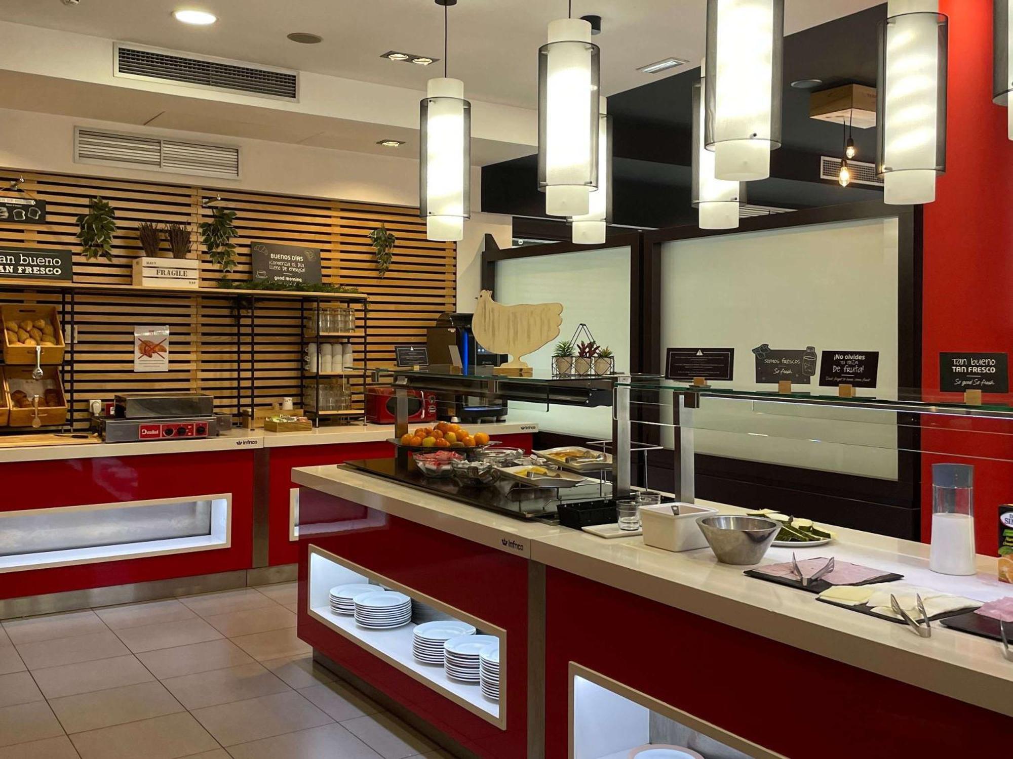 Ibis Budget Girona Costa Brava Екстериор снимка